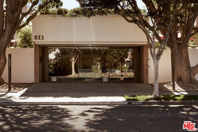 Building Photo - 211 S Spalding Dr