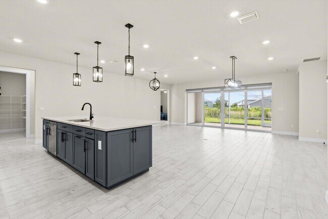 Building Photo - 10372 SW Green Turtle Ln