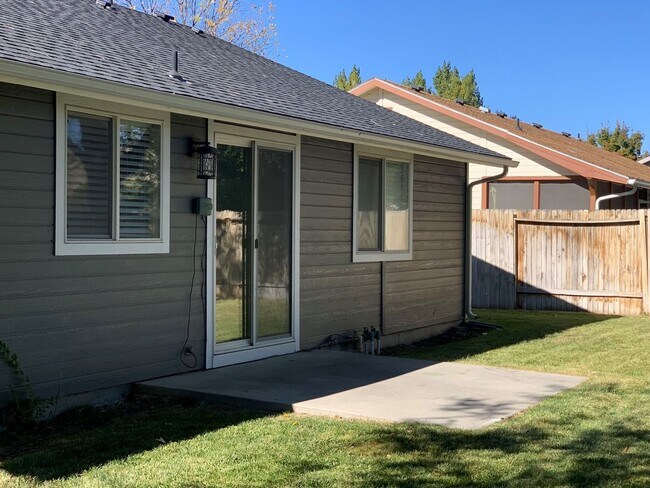 Building Photo - Charming 3 bed 2 bath home in a quiet Boise Neighborhood just off Glenwood and Hill Rd.