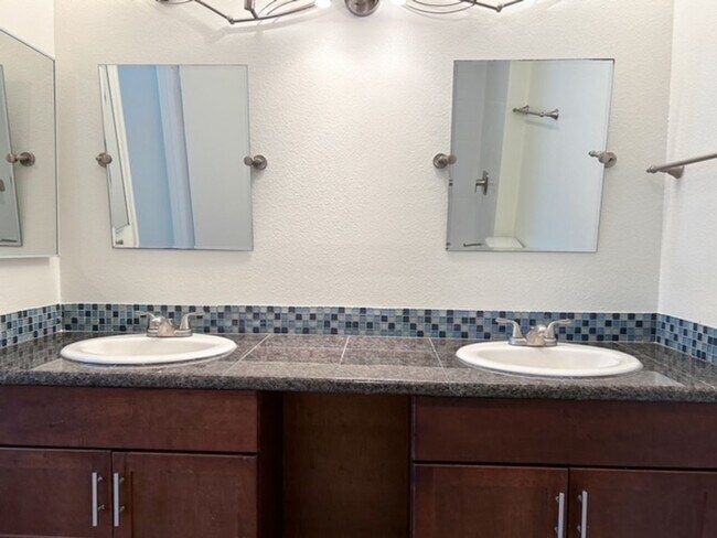 Building Photo - 3 Bedroom + 2.5 Bathroom Condo | Ralston Village Community | Ventura | Unfurnished
