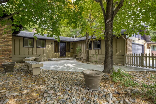 Building Photo - 1201 W 12th St