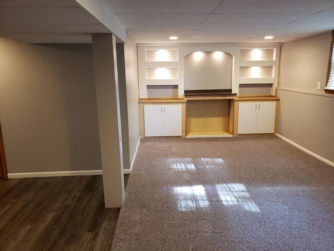 Building Photo - 3 Bed 2 Bath Spacious home!