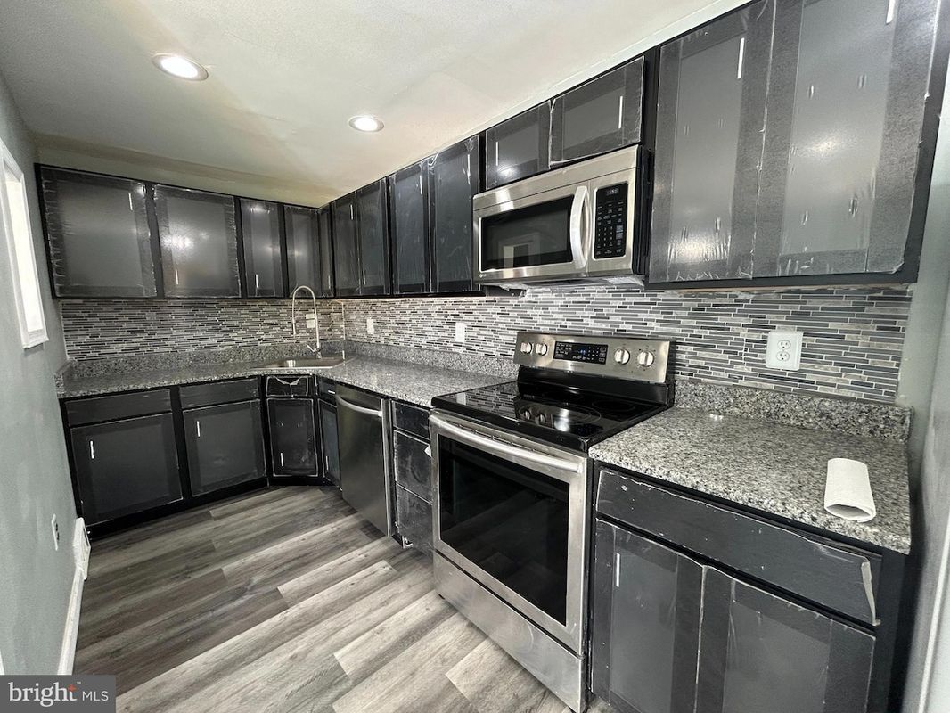 Building Photo - 522 S 3rd St