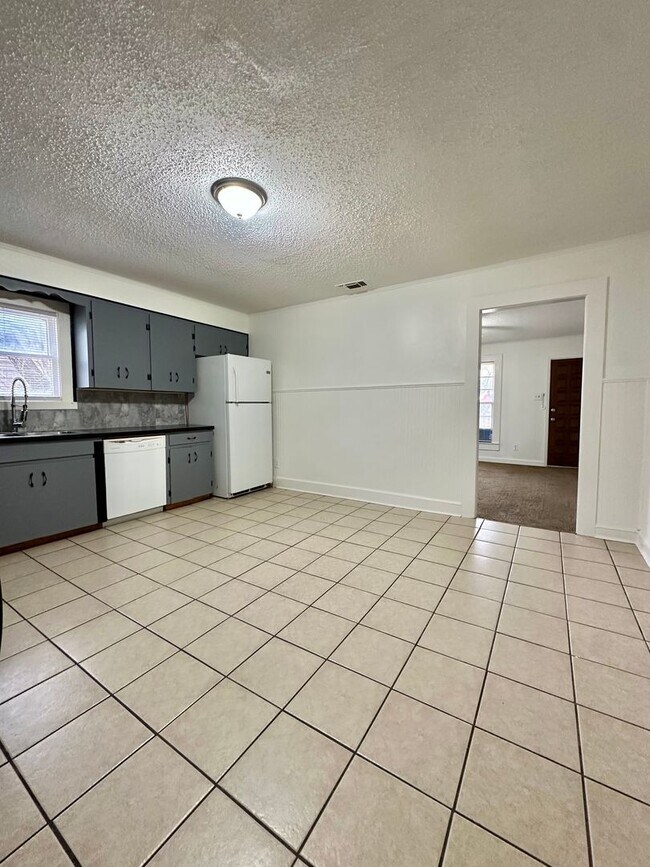 Building Photo - COMING SOON!!! -  Spacious 3-Bedroom Home Available to Lease!