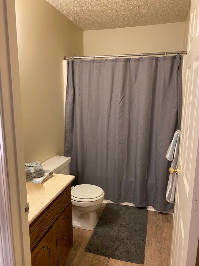 Each bedroom has its own bath - 100 Michael Dr
