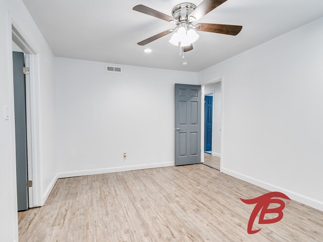 Building Photo - 2214 N Florida Ave