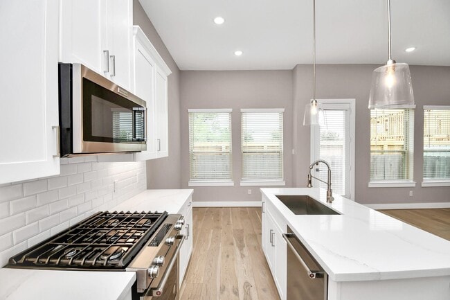 Building Photo - 304 Chobani Ln