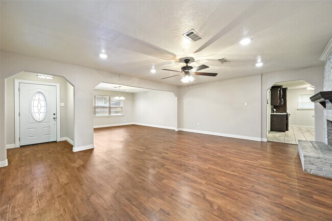 Building Photo - 1503 Leneva Ln