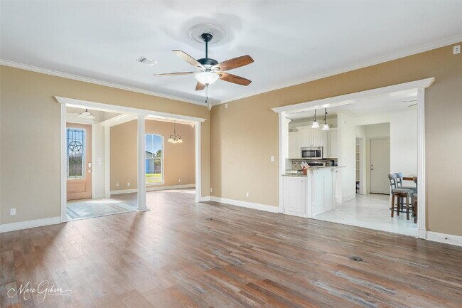 Building Photo - "Charming 4-Bedroom Gem with Spacious 2091...