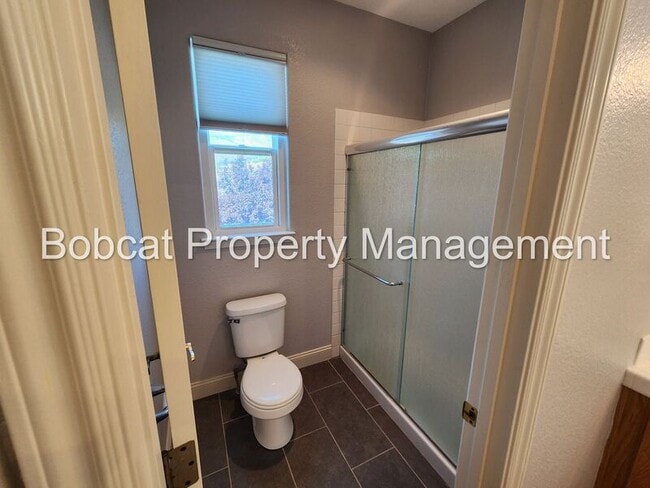 Building Photo - 1240 Flintwood Dr
