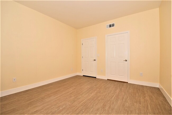 Building Photo - Lovely 1st Floor, 2 Bed 2 Bath At Coronado...