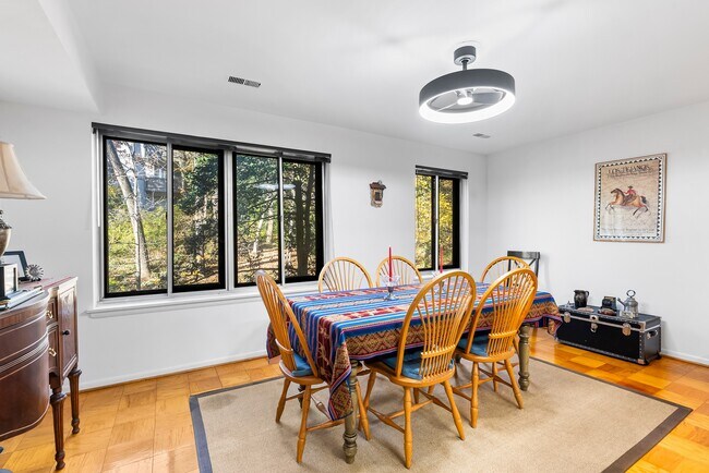 Building Photo - 110 Cross Keys Rd