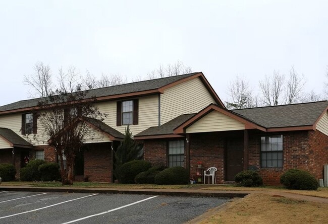 Primary Photo - 102 Mountain View Ct