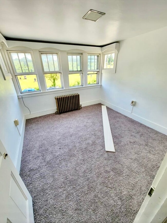 Building Photo - 387 E Howard St