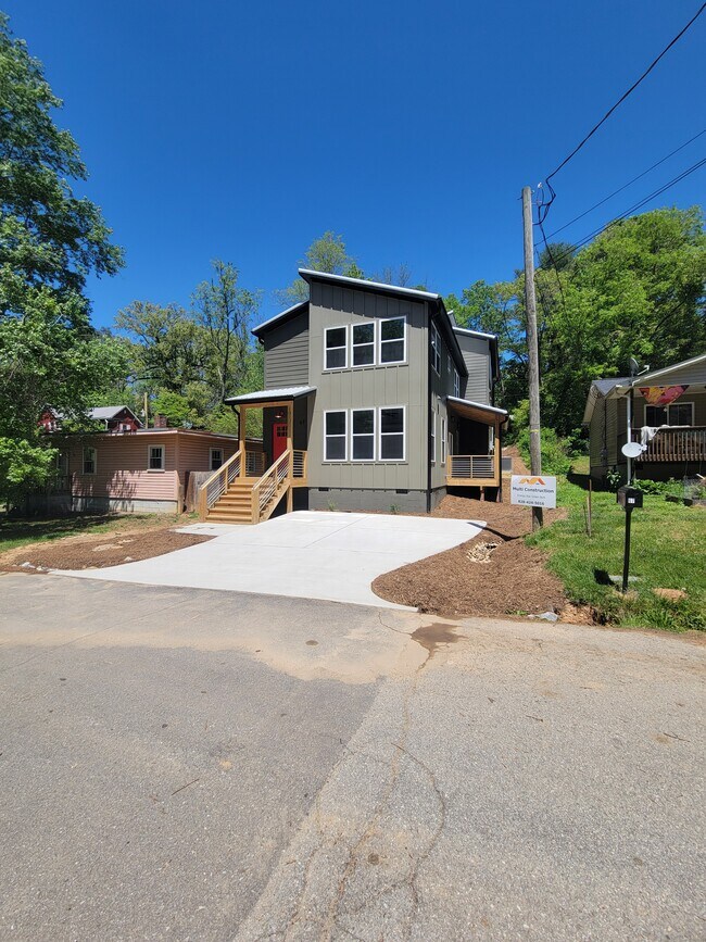 Building Photo - 67 Branning St