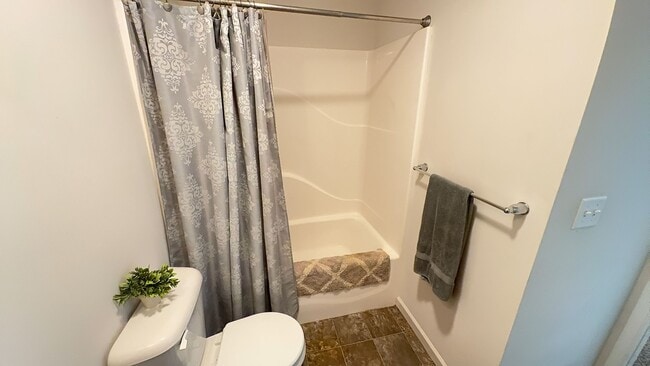 Building Photo - Beautiful 3 Bedroom Townhome in Elizabethtown!