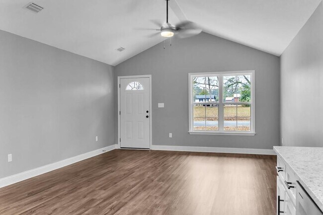 Building Photo - 303 Wright St