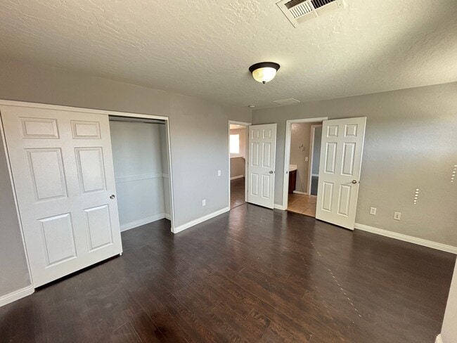 Building Photo - Gorgeous 3Bed/2.5Bath, 2-Story Home located in the Aliante Area- $500 Off Move In Fees