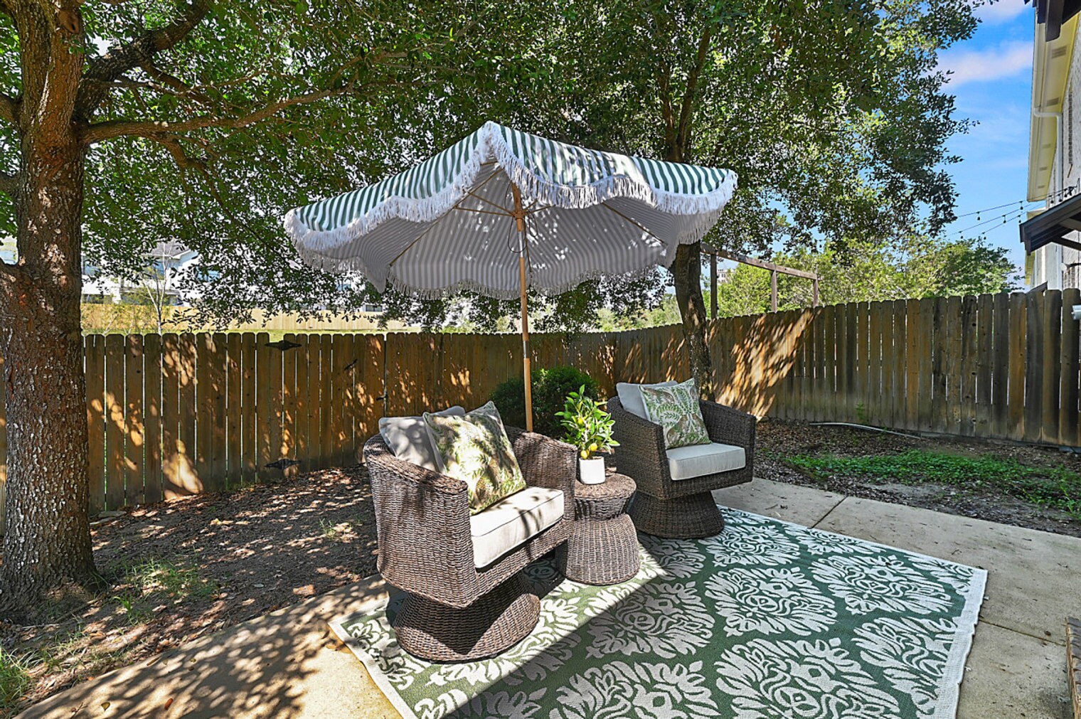 Building Photo - 1416 Cres Ridge Dr