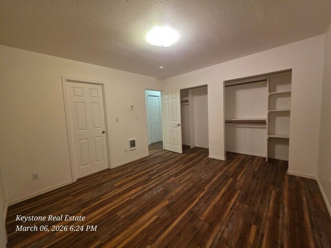 Building Photo - 15454