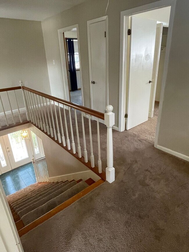 Building Photo - Spacious 4BD Home in Metairie, with Driveway and HUGE Fenced in Backyard