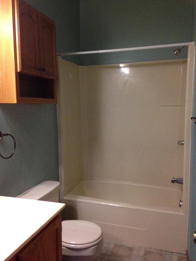 Building Photo - 17490 Pond Cir