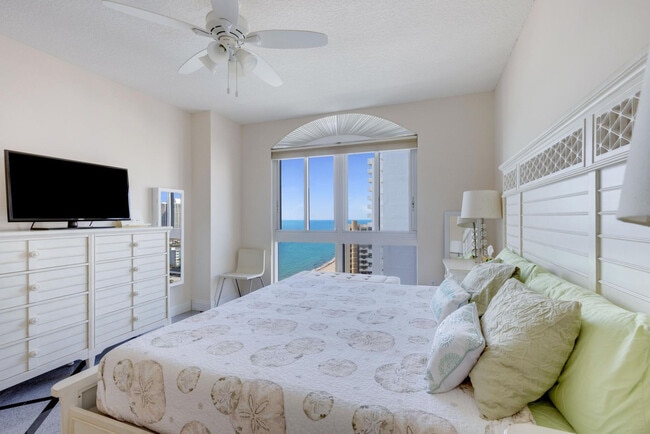 Building Photo - 2065 S Ocean Dr