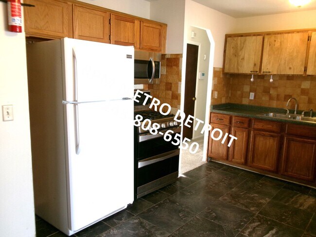 Building Photo - Move in ready Ranch Style Home in Westland