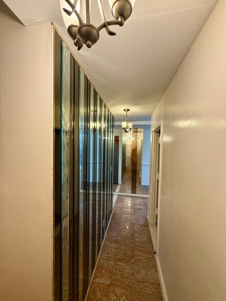 Building Photo - 926 Crescent St.