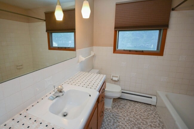 Building Photo - Unique multilevel floorplan with TONS of storage