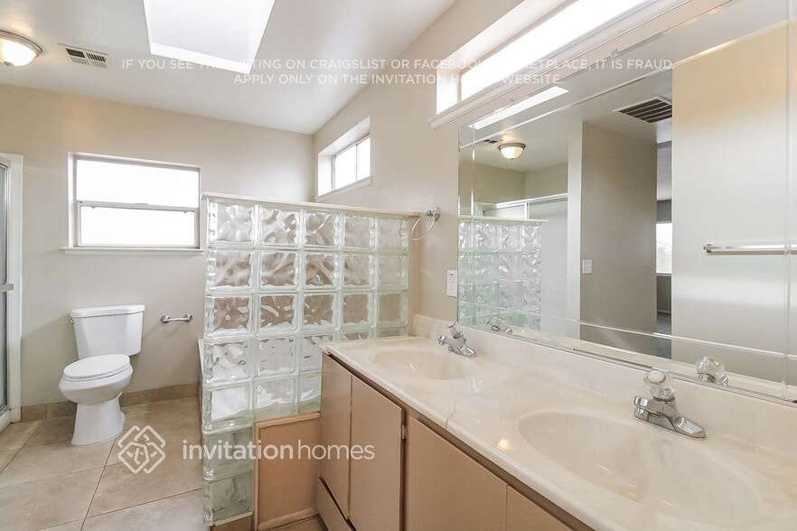 Building Photo - 10471 Reymouth Ave