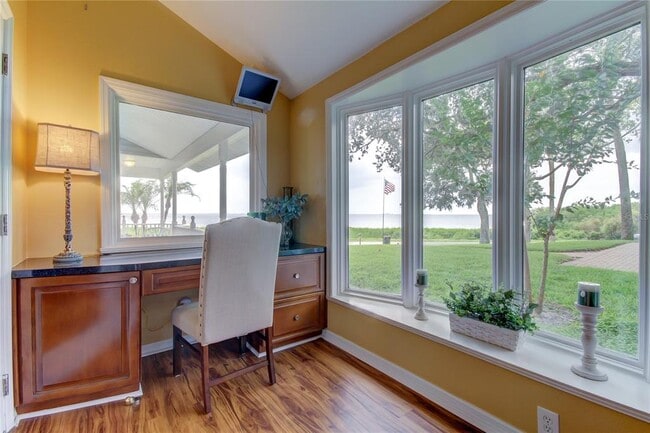 Building Photo - 1205 N Bayshore Dr