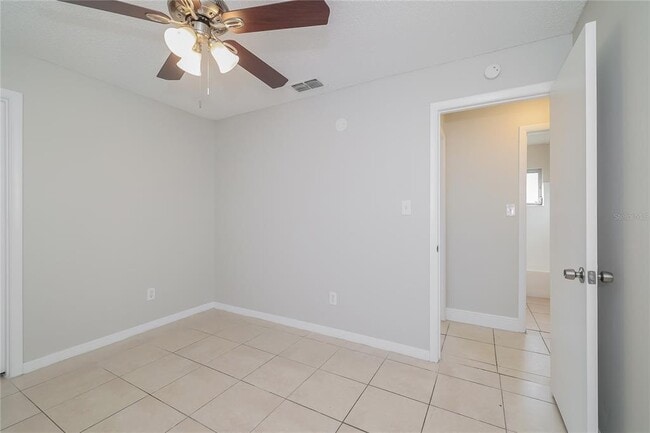 Building Photo - 1829 Columbine Dr