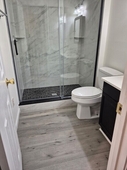 Building Photo - 4 Fieldstone Ct