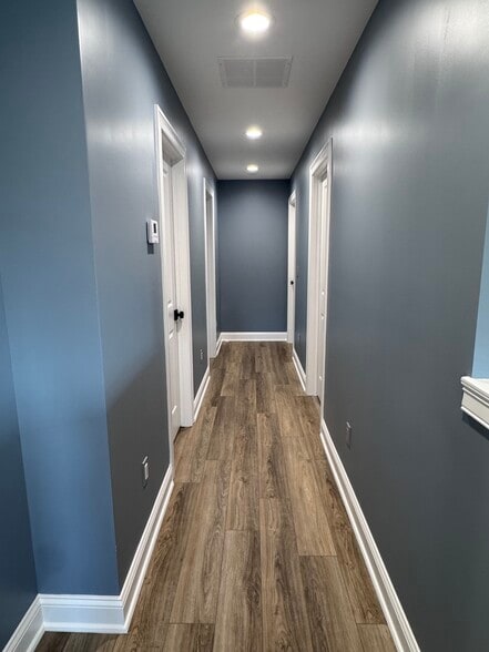 Building Photo - 21 Charles St