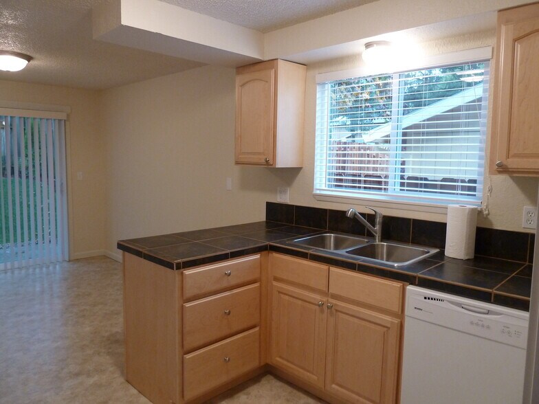 Building Photo - 29585 Southwest Serenity Way