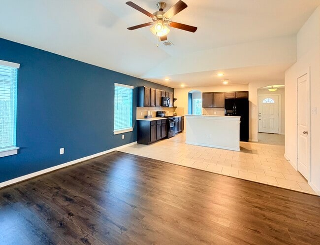 Building Photo - 6807 Bardsdale Ct