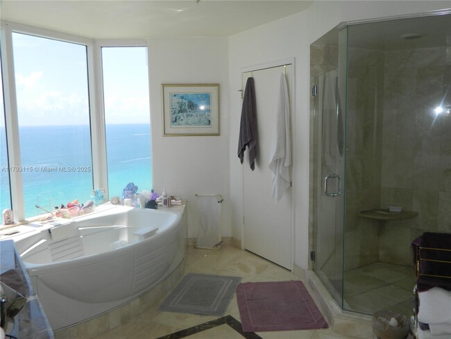 Building Photo - 17555 Collins Ave