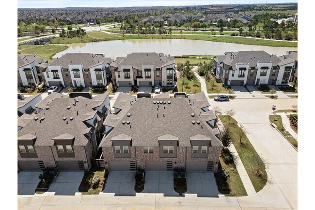 Building Photo - 19726 Curved Steel Dr