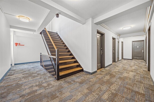 Building Photo - 220 Pelham Rd