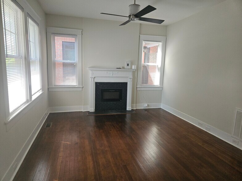 Building Photo - 310 S 16th St