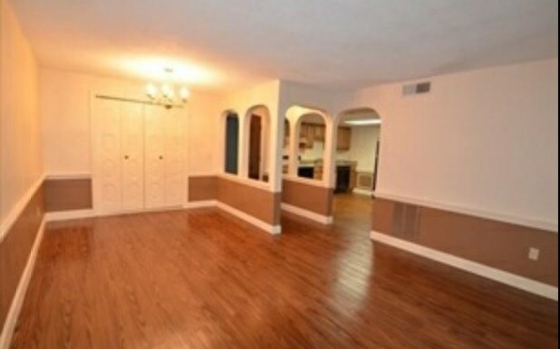 dining room - 3 Shadowbrook Ln