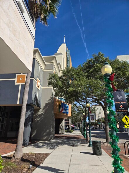 Building Photo - 2304 Ringling Blvd