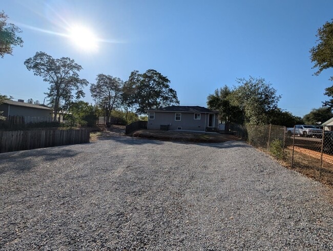 Building Photo - 3 Bedroom House in Shasta Lake, Fridge, Wa...