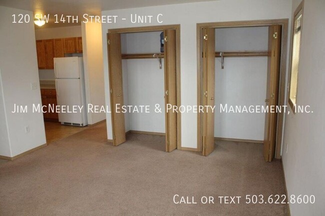 Building Photo - Sorry, no pets! Upper-level Two-Bedroom un...