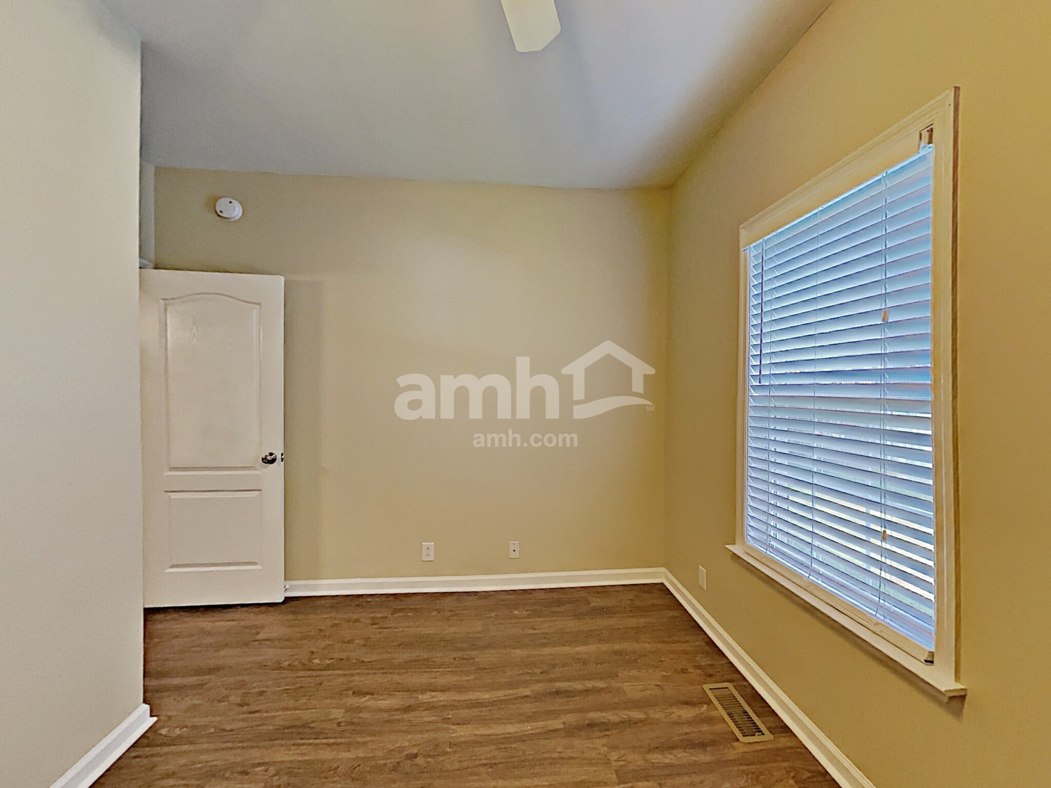 Building Photo - 4002 Greentree Ct
