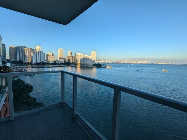Building Photo - 1155 Brickell Bay Dr