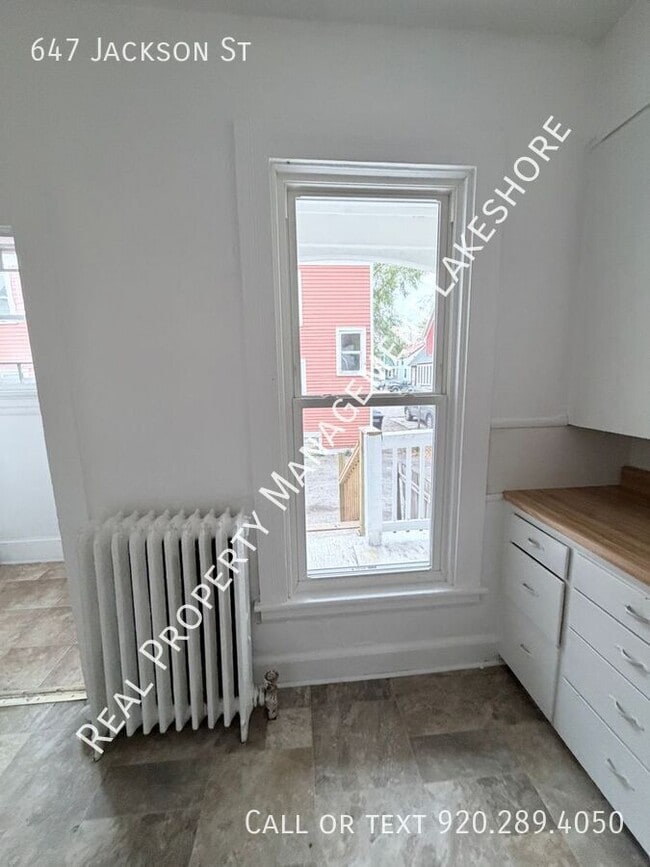 Building Photo - 647 Jackson St