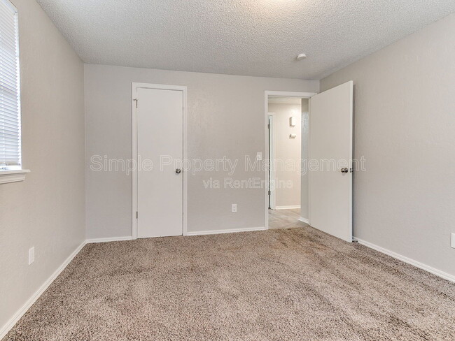 Building Photo - 606 Elmwood Dr