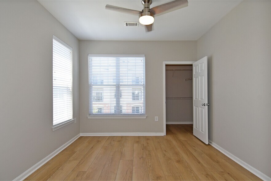 Building Photo - 11349 Aristotle Dr